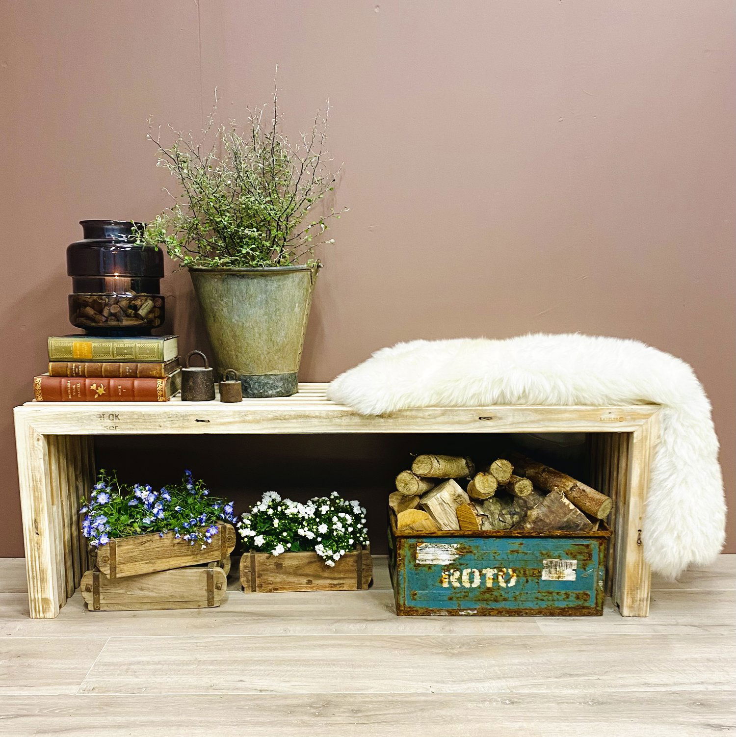 Bænk af brugte traller fra Kabeltromlen