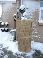 Halmmåtter uden folie 125 x 180 cm., Halmmåtter uden folie 125 x 180 cm., Dekorative, frostbeskyttende halmm&amp;aring;tter Halmm&amp;aring;tter som er produceret i Danmark. Halmm&amp;aring;tter uden folie, har samme isoleringseffekt som 10 cm tykt flamin