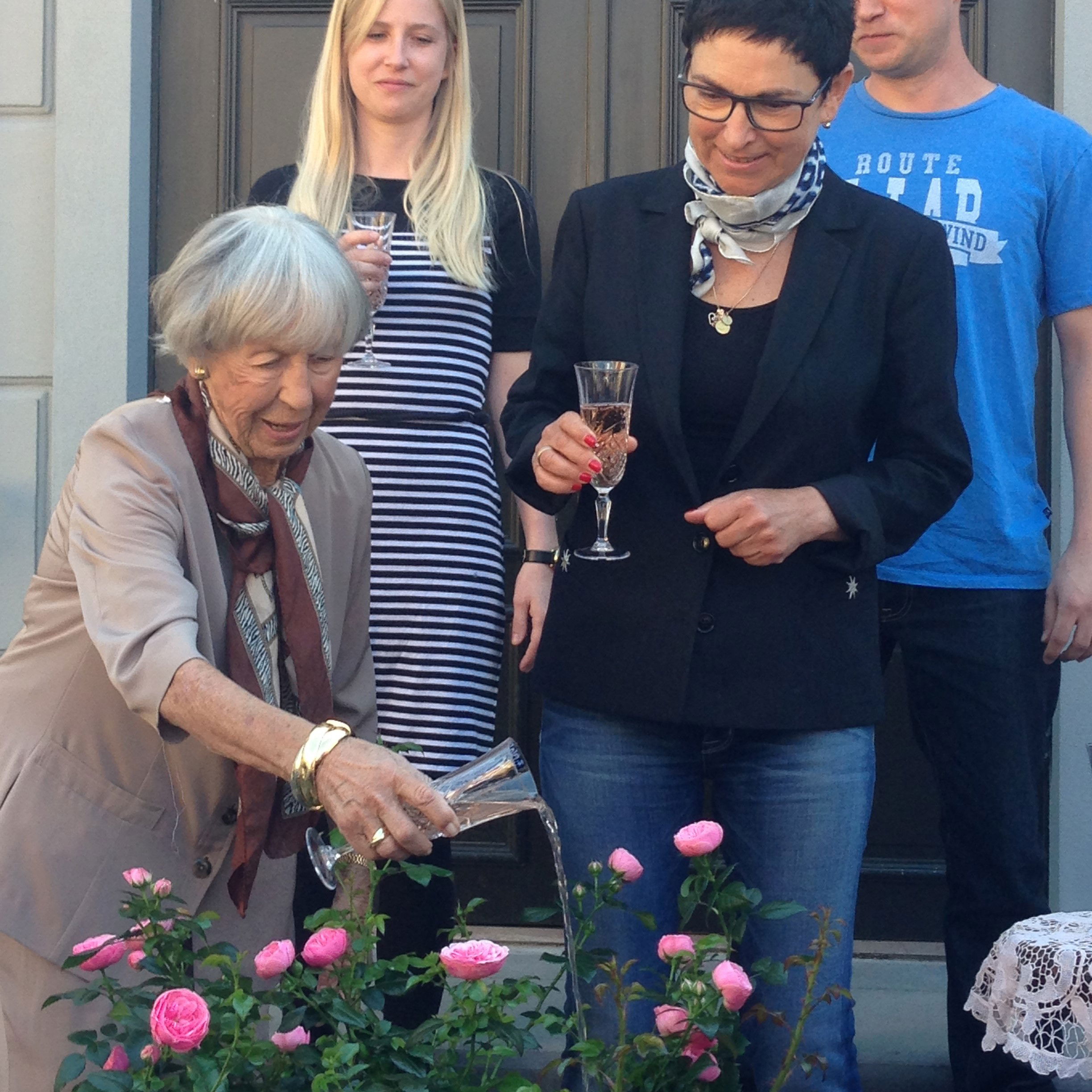 Lise Nørgård døber rosen ved rosendåben