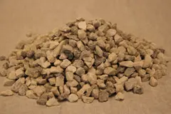 Hvid Granit 8-11 mm -1000 kg. - på palle, Hvid Granit 8-11 mm -1000 kg. - på palle, 1 ton sække. Leveres på palle. Bestillínger inden onsdag, leveres samme uge. Særlig velegnet til bede, indkørsel eller gangstier. Få hvid granit leveret i en praktisk Bigb