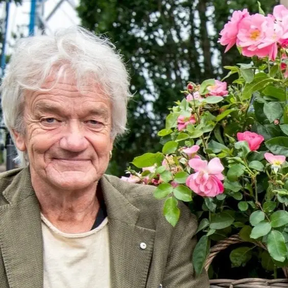 Lars Lilholt med rosen til rosendåben